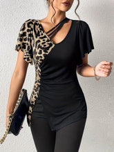 Load image into Gallery viewer, Ruched Leopard Flutter Sleeve T-Shirt