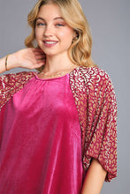 Load image into Gallery viewer, Umgee Round Neck Leopard Balloon Sleeve Velvet Top