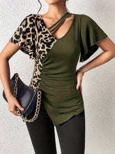 Load image into Gallery viewer, Ruched Leopard Flutter Sleeve T-Shirt