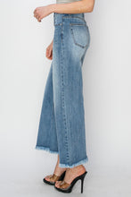 Load image into Gallery viewer, RISEN Raw Hem Cropped Wide Leg Jeans