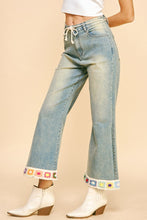 Load image into Gallery viewer, Davi &amp; Dani Crochet Trim Flare Jeans with Pockets