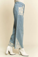 Load image into Gallery viewer, Davi &amp; Dani Lace Applique Wide Leg Jeans