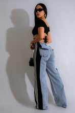 Load image into Gallery viewer, Contrast Side Striped Wide Leg Jeans