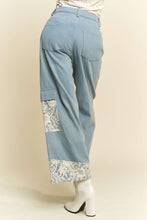 Load image into Gallery viewer, Davi &amp; Dani Lace Applique Wide Leg Jeans