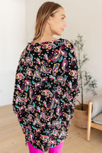 Load image into Gallery viewer, Essential Blouse in Black and Pink Paisley