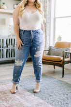 Load image into Gallery viewer, Juliet Star Crossed Boyfriend Jeans