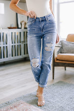 Load image into Gallery viewer, Juliet Star Crossed Boyfriend Jeans