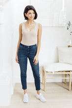 Load image into Gallery viewer, Mid-Rise Relaxed Fit Mineral Wash Jeans