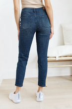 Load image into Gallery viewer, Mid-Rise Relaxed Fit Mineral Wash Jeans