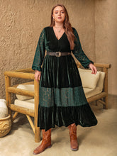 Load image into Gallery viewer, Plus Size Lace Patchwork V-Neck Balloon Sleeve Midi Dress