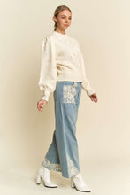 Load image into Gallery viewer, Davi &amp; Dani Lace Applique Wide Leg Jeans