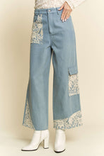 Load image into Gallery viewer, Davi &amp; Dani Lace Applique Wide Leg Jeans