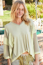 Load image into Gallery viewer, POL High-Low Contrast V-Neck Top