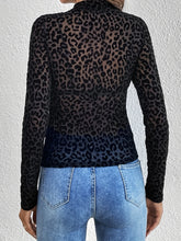 Load image into Gallery viewer, Leopard Mock Neck Long Sleeve Top