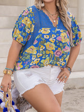 Load image into Gallery viewer, Plus Size Printed Notched Short Sleeve Blouse