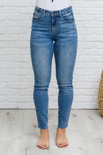 Load image into Gallery viewer, Becca Hi-Waisted Embroidered Pocket Relaxed Jeans