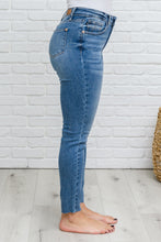 Load image into Gallery viewer, Becca Hi-Waisted Embroidered Pocket Relaxed Jeans